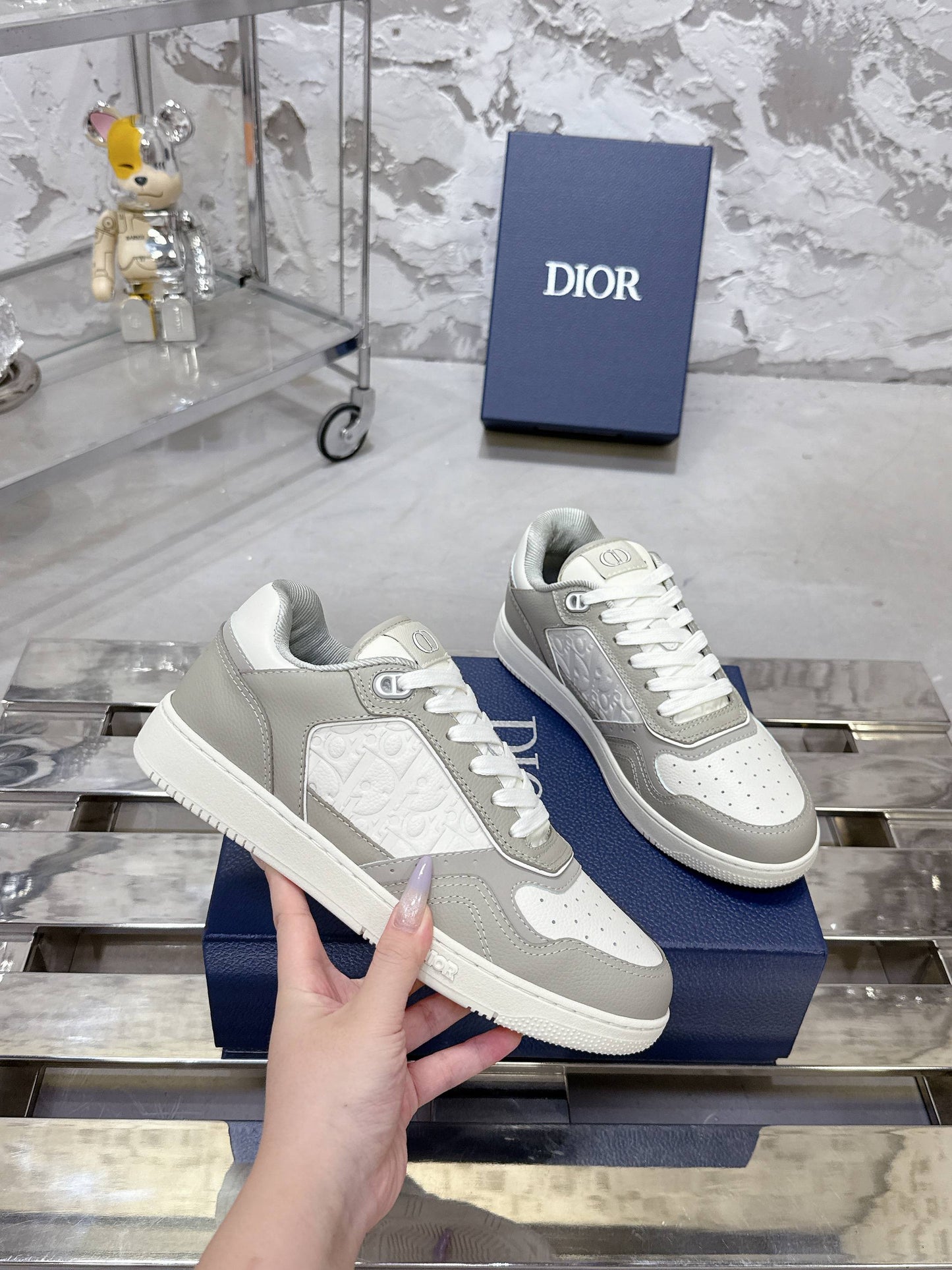 DIOR 25S B27 UPTOWN LOW-TOP SNEAKERS IN GREY MIX CREAM WHITE CALFSKIN STYLE 4 - 35