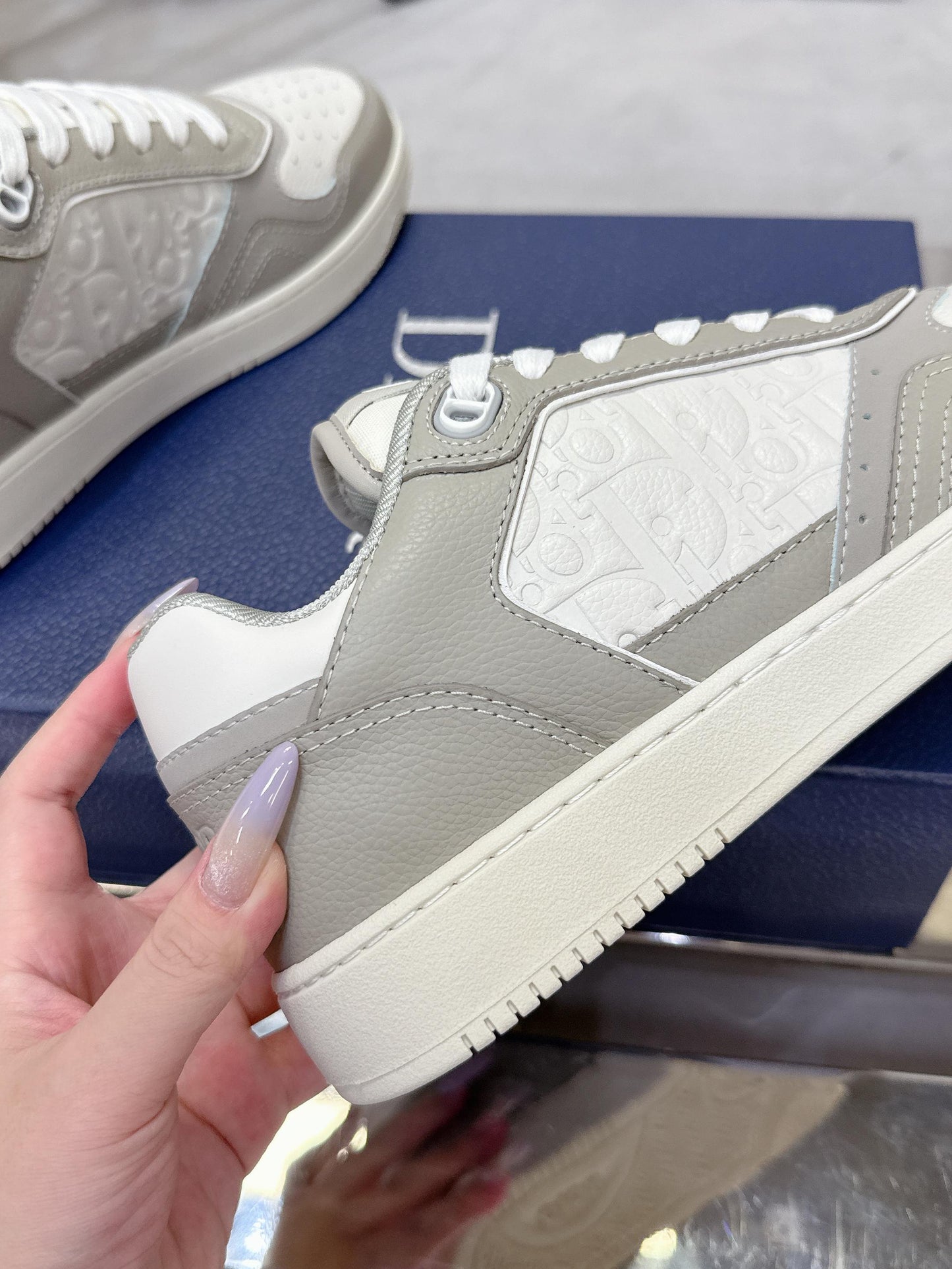 DIOR 25S B27 UPTOWN LOW-TOP SNEAKERS IN GREY MIX CREAM WHITE CALFSKIN STYLE 4 - 35