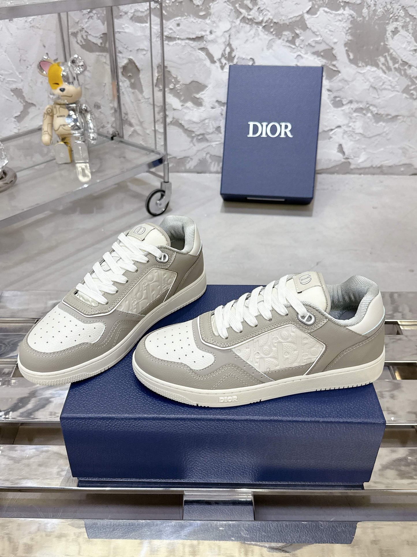 DIOR 25S B27 UPTOWN LOW-TOP SNEAKERS IN GREY MIX CREAM WHITE CALFSKIN STYLE 4 - 35