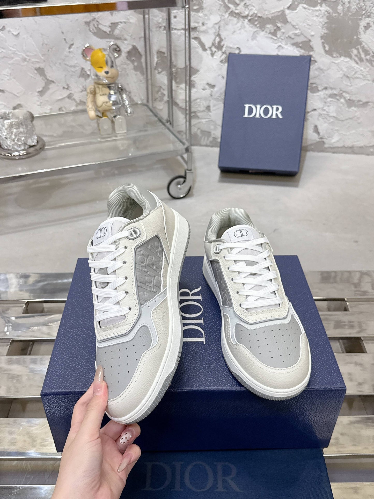 DIOR 25S B27 UPTOWN LOW-TOP SNEAKERS IN WHITE MIX GREY CALFSKIN STYLE 1 - 35