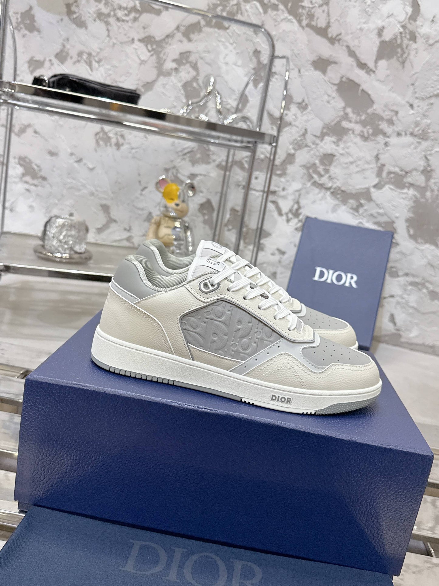 DIOR 25S B27 UPTOWN LOW-TOP SNEAKERS IN WHITE MIX GREY CALFSKIN STYLE 1 - 35