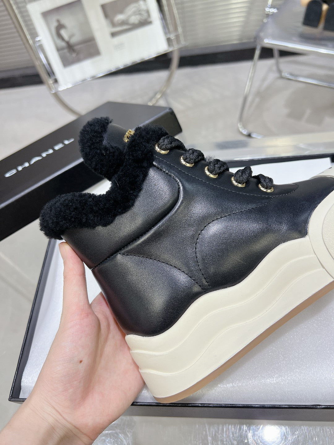 MARTIN BOOTS IN BLACK CALFSKIN AND LAMB FUR LINING - 35