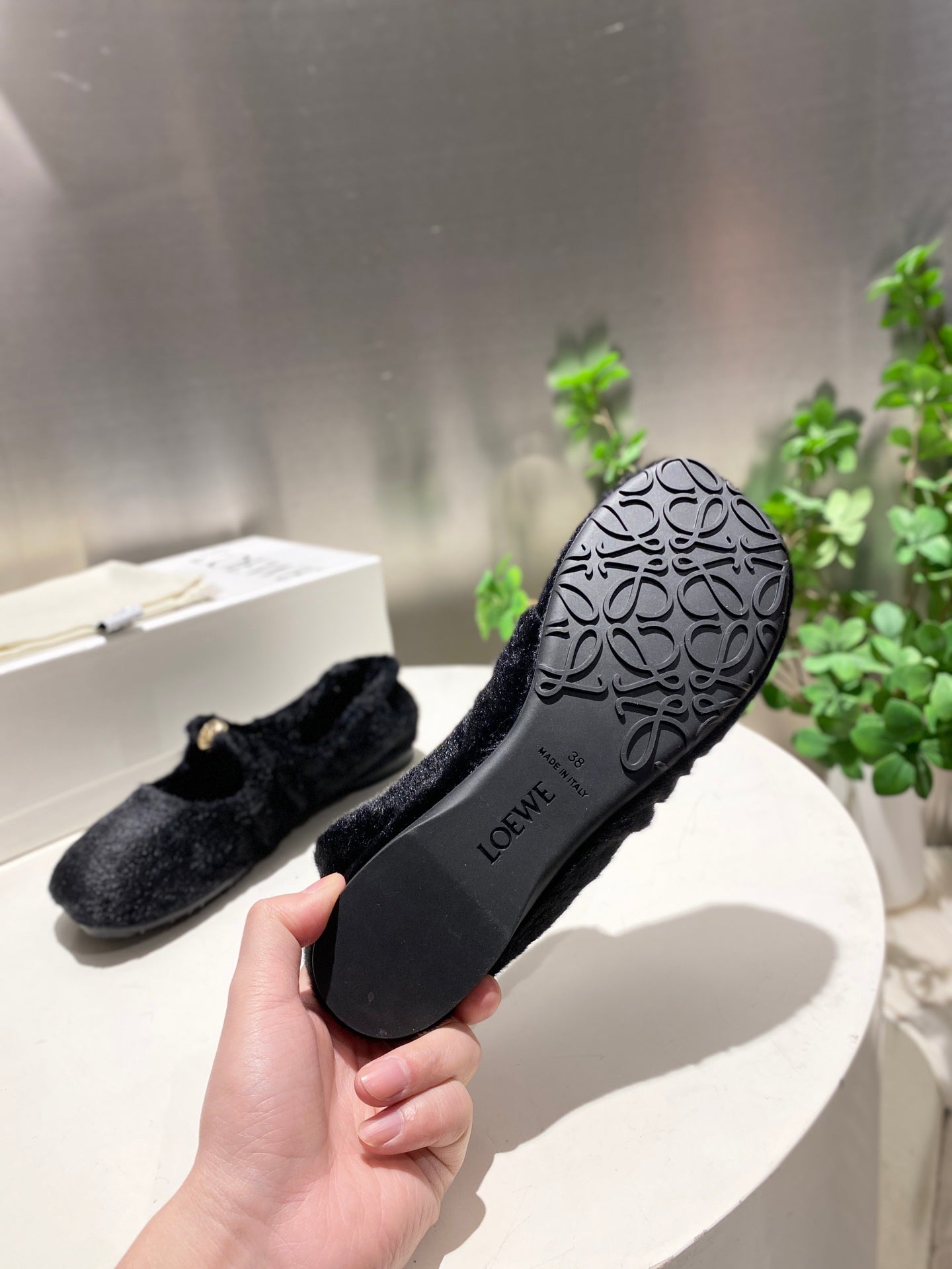 Балетки LOEWE 26S з чорної овчини