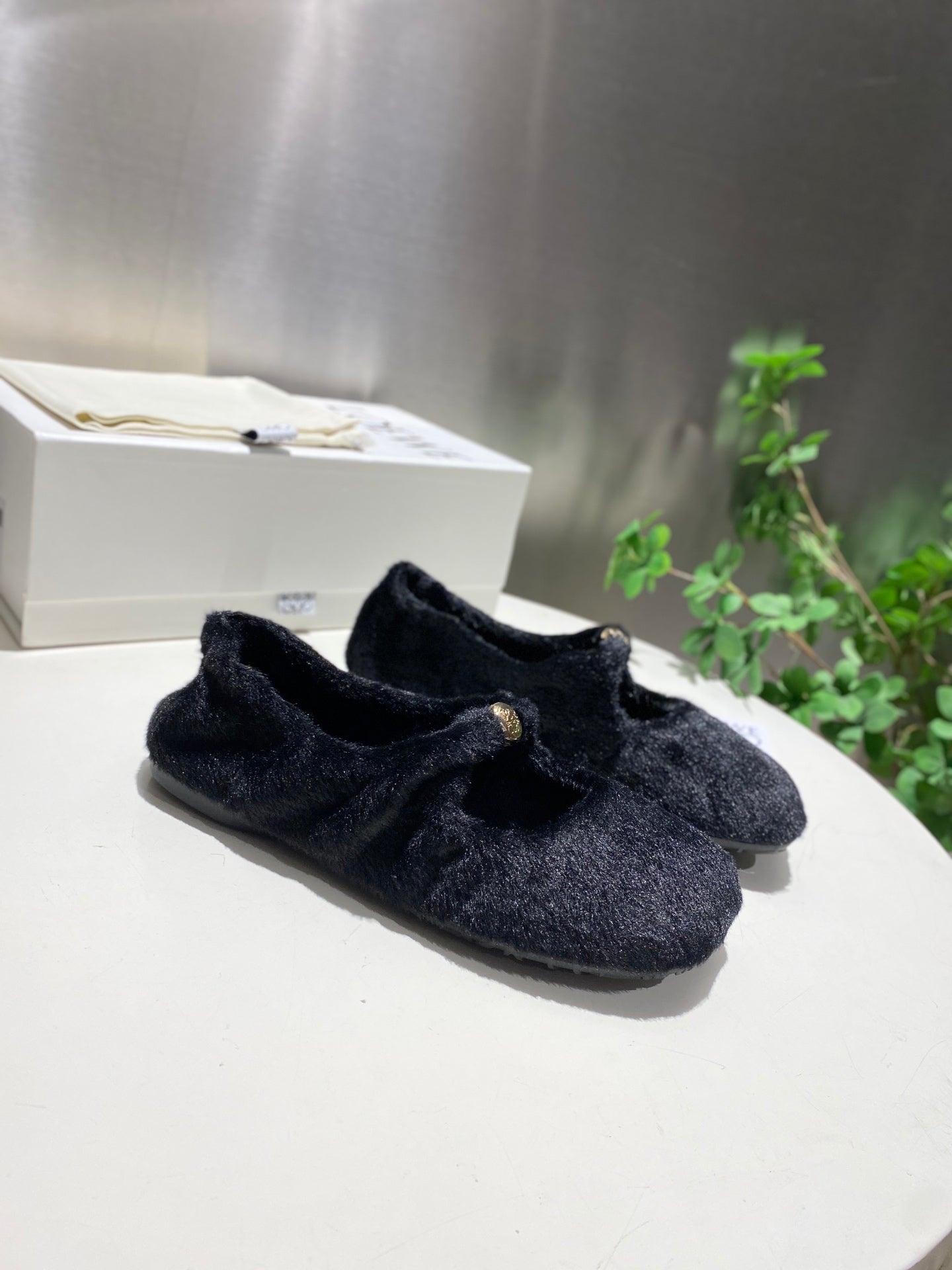 Балетки LOEWE 26S з чорної овчини