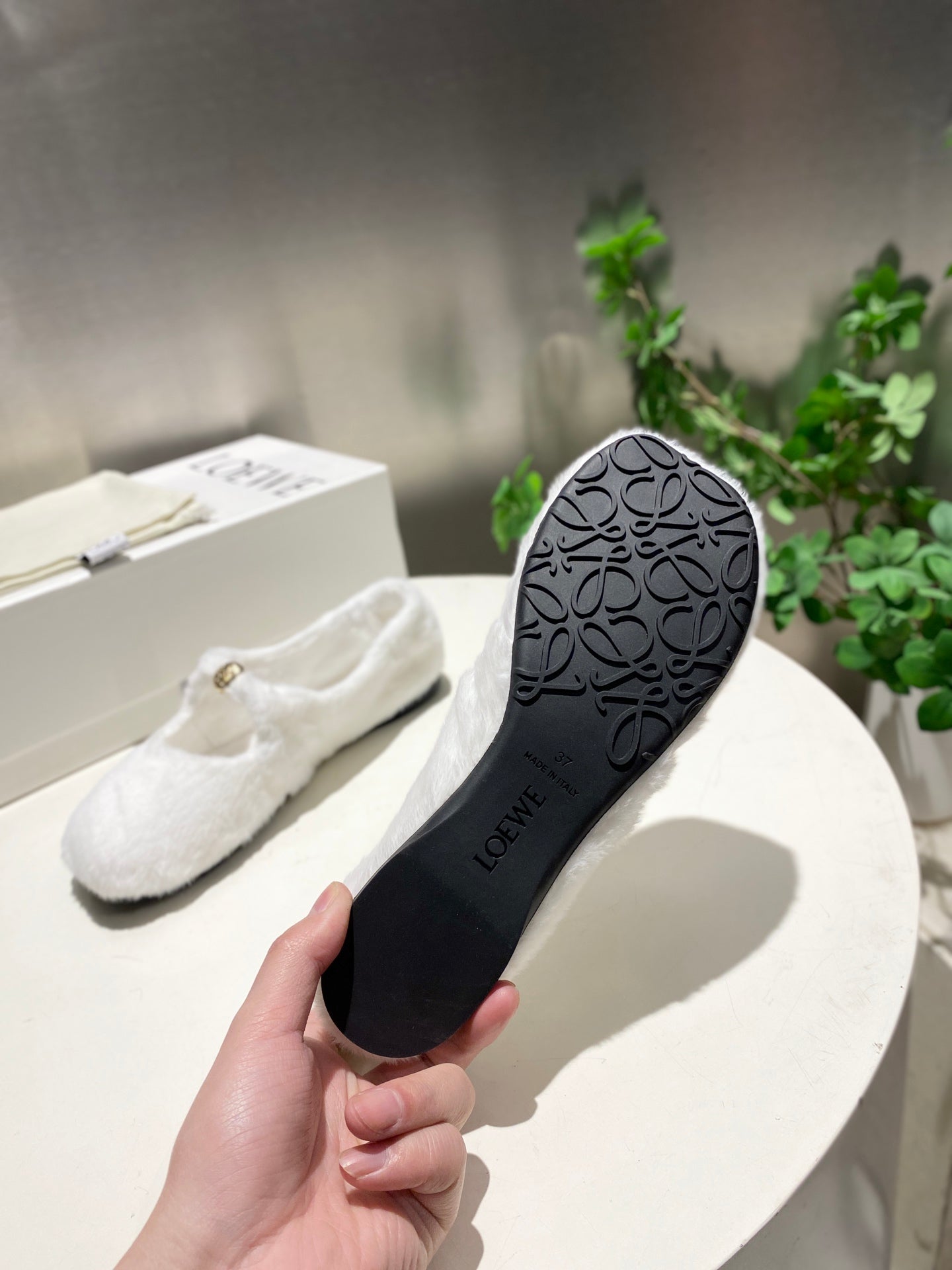 БАЛЕТКИ LOEWE 26S З БІЛОЇ ОВЧИНИ