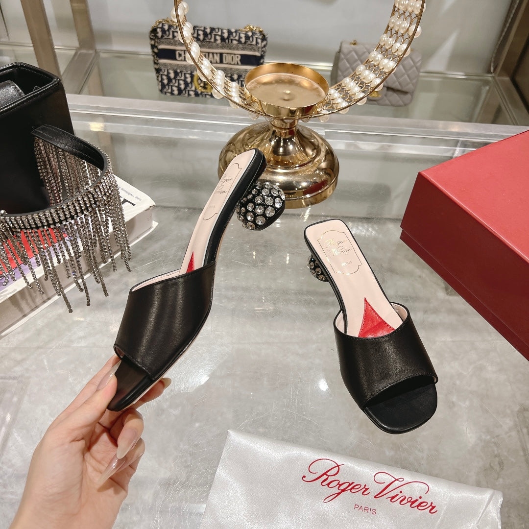CRYSTAL HEEL MULE IN BLACK CALFSKIN - 34