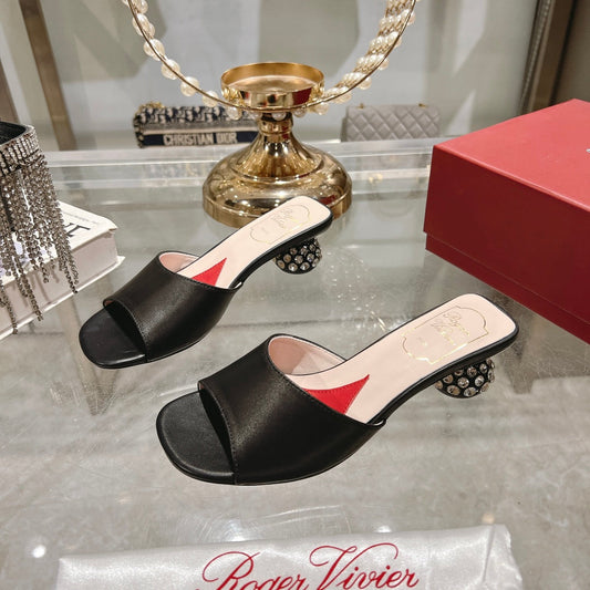 CRYSTAL HEEL MULE IN BLACK CALFSKIN - 34