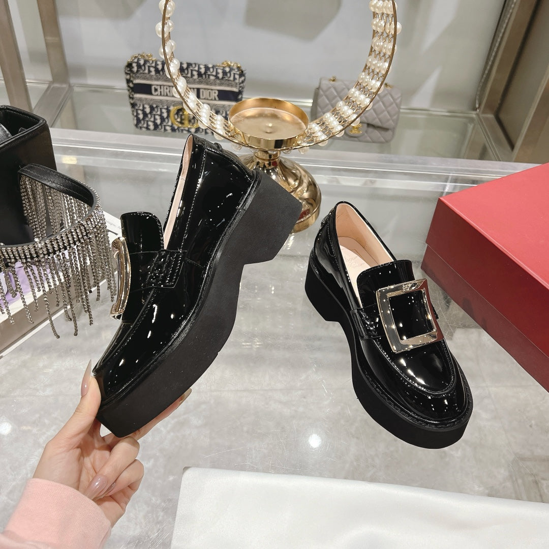 VIV' RANGERS LOAFERS IN BLACK PATENT CALFSKIN GOLD BUCKLE - 35