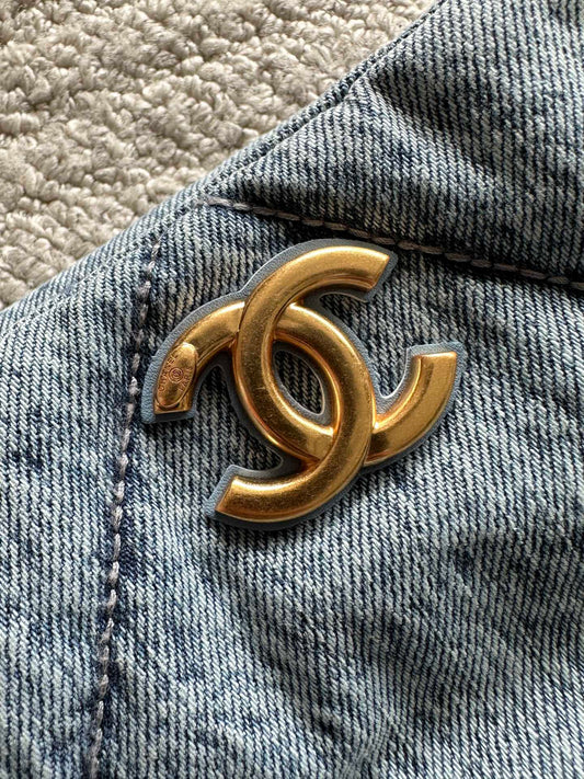 СУМКА CHANEL HOBO 25S 38 ІЗ СИНЬОГО ДЕНІМУ ІЗ ЗОЛОТОЮ ФУРНІТУРОЮ