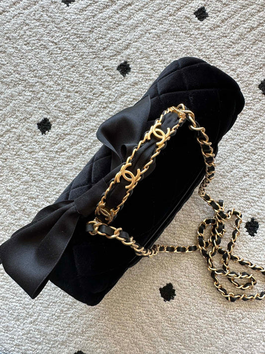 CHANEL 25S MINI FLAP BAG 23 З ЧОРНОГО ОКСАМИТУ ІЗ ЗОЛОТОЮ ФУРНІТУРОЮ