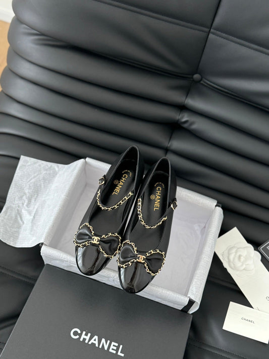 CC BALLET FLATS IN BLACK LAMBSKIN WITH GOLD HARDWARE - 35