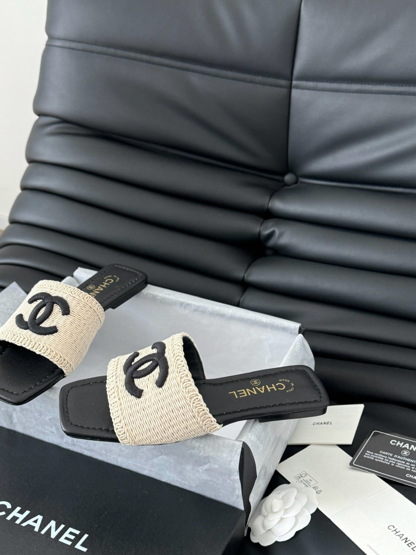 WOVEN SLIDE IN RAFFIA AND BLACK LAMBSKIN - 35