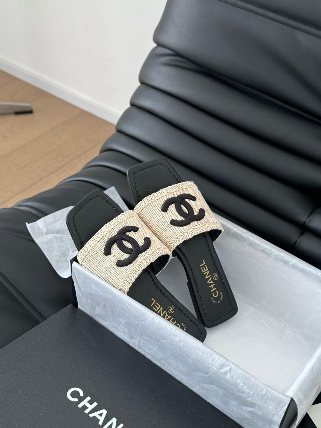 WOVEN SLIDE IN RAFFIA AND BLACK LAMBSKIN - 35