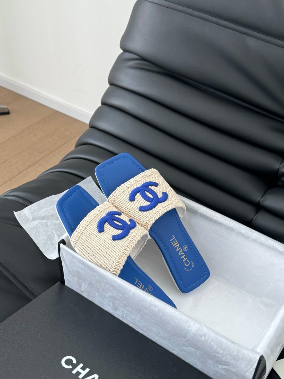 WOVEN SLIDE IN RAFFIA AND CERULEAN BLUE LAMBSKIN - 35