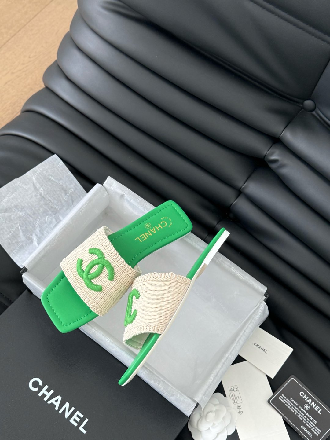WOVEN SLIDE IN RAFFIA AND EMERALD GREEN LAMBSKIN - 35