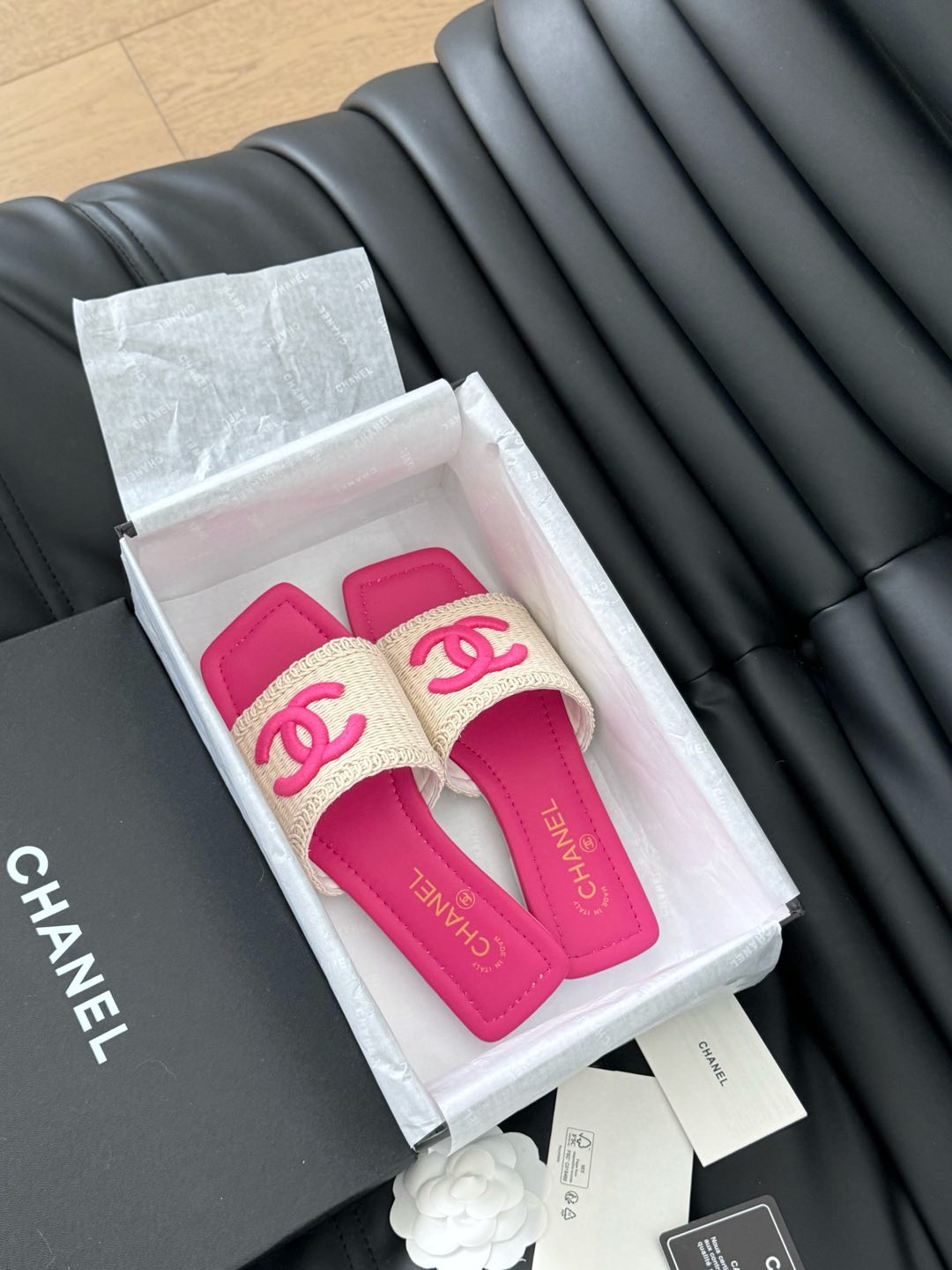 WOVEN SLIDE IN RAFFIA AND BRIGHT PINK LAMBSKIN - 35
