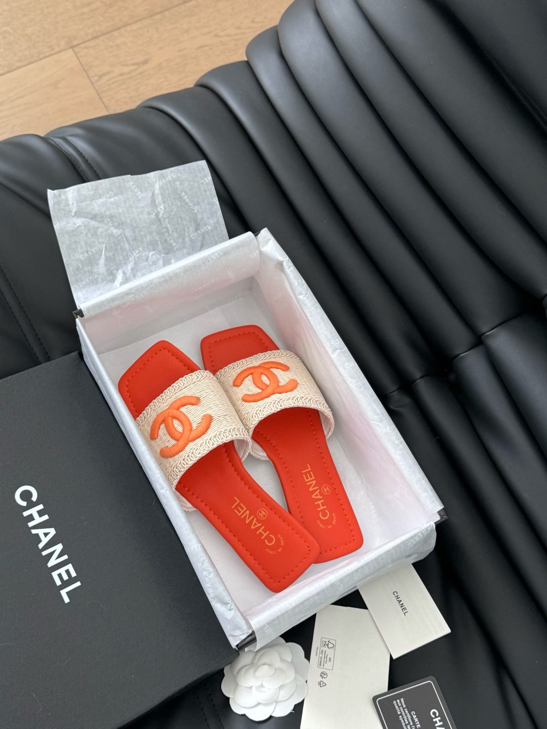 WOVEN SLIDE IN RAFFIA AND VIVID ORANGE LAMBSKIN - 35