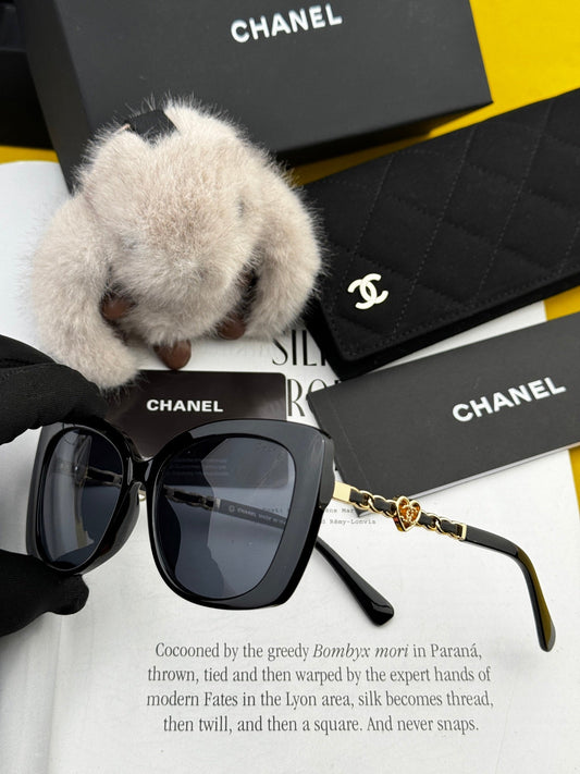 SQUARE SUNGLASSES CH25801 IN ACETATE HEART CHAIN METAL - Black