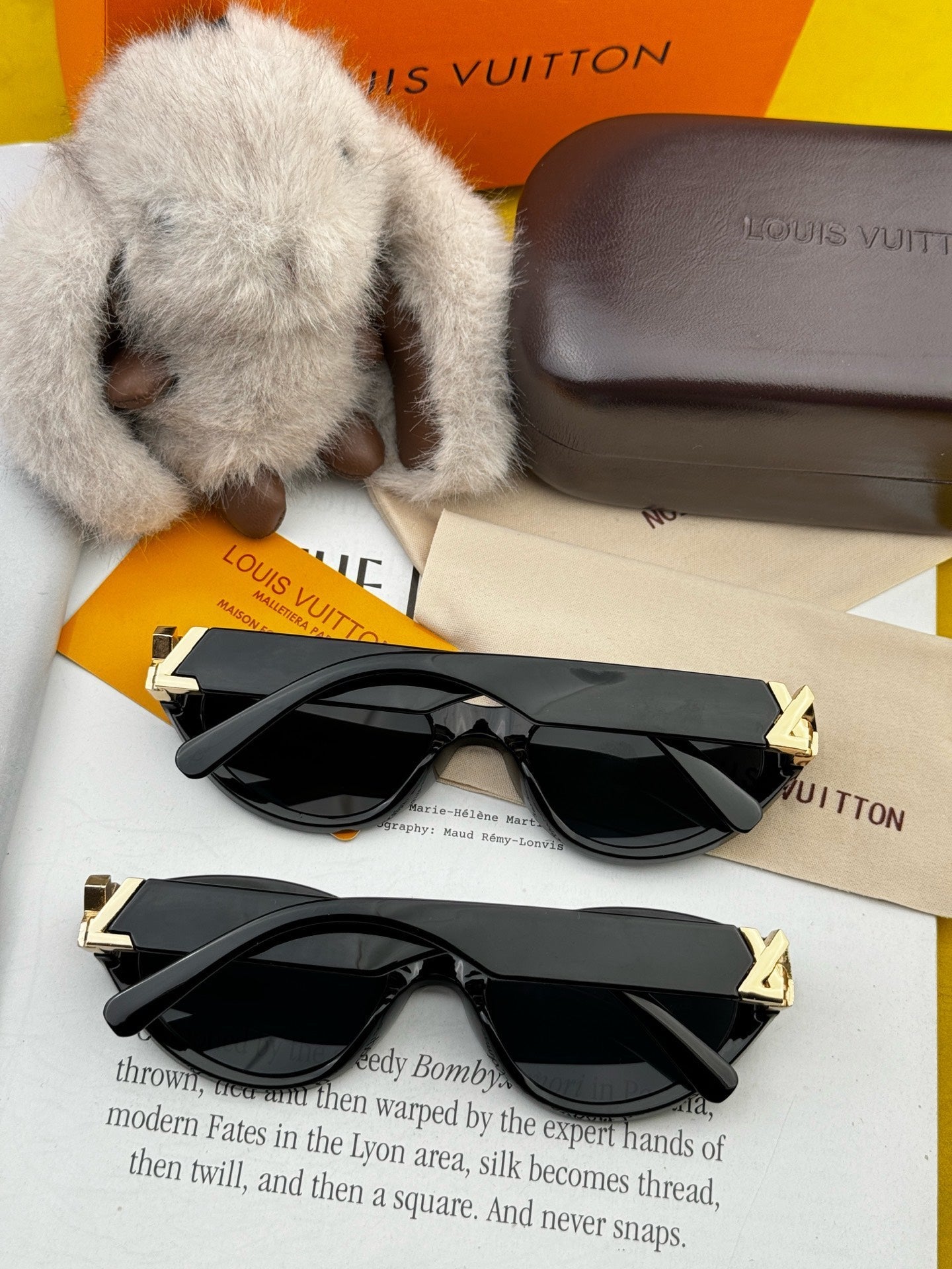 CAT EYE SUNGLASSES L35801 IN BLACK ACETATE - Small