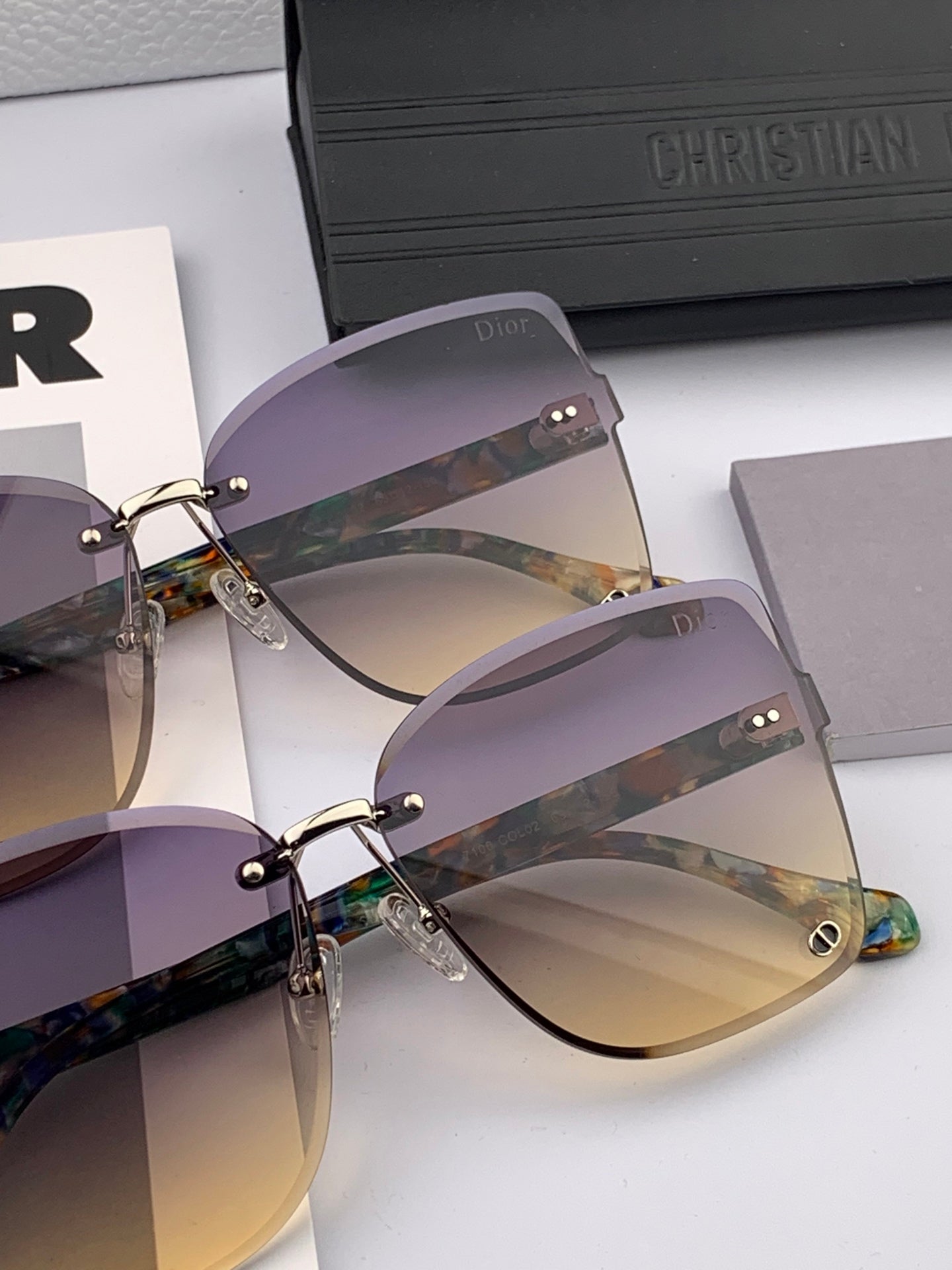 MONTAIGNE SUNGLASS CD6710 IN MULTICOLOR ACETATE - Small