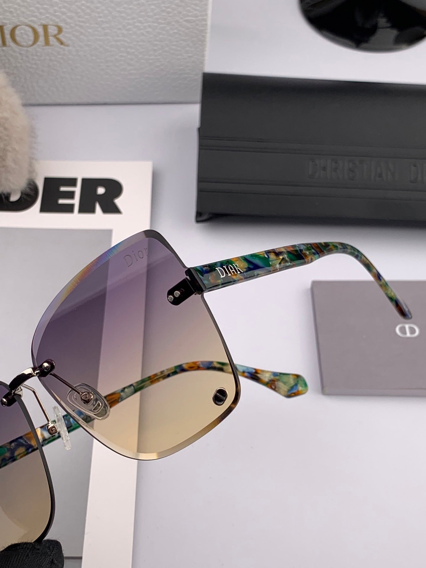 MONTAIGNE SUNGLASS CD6710 IN MULTICOLOR ACETATE - Small