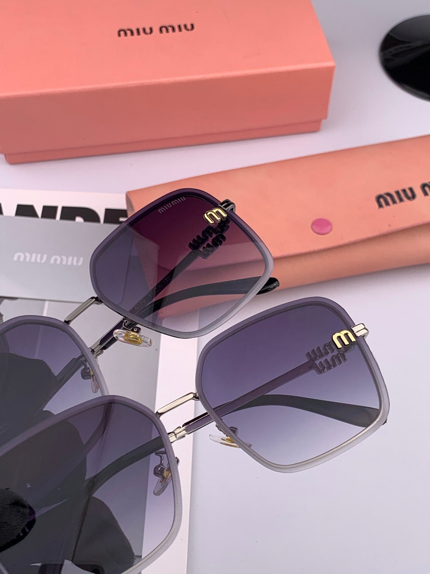 RUNWAY SQUARE SUNGLASSES M9407 IN METAL - Silver/Grey Smoke