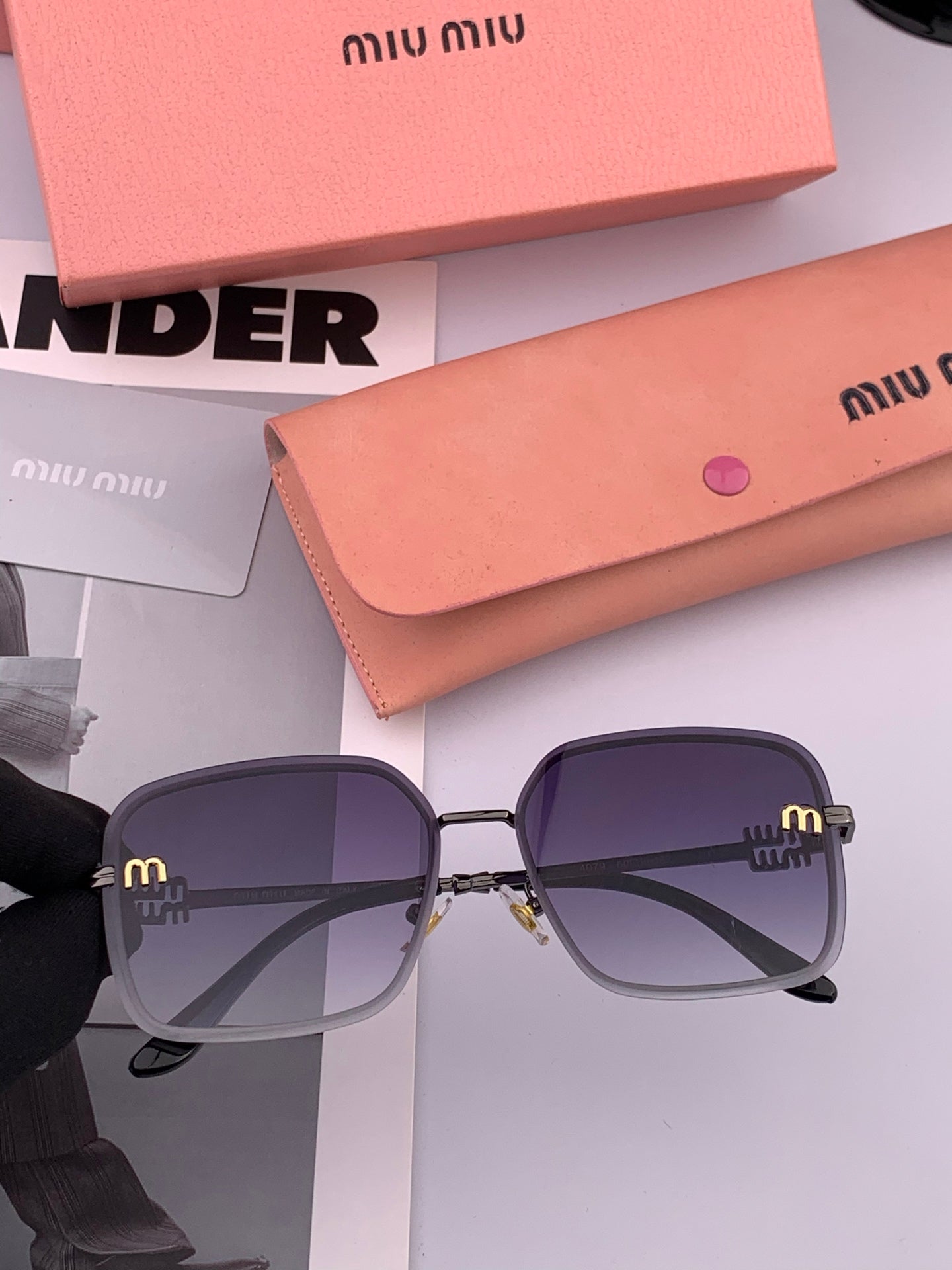 RUNWAY SQUARE SUNGLASSES M9407 IN METAL - Silver/Grey Smoke