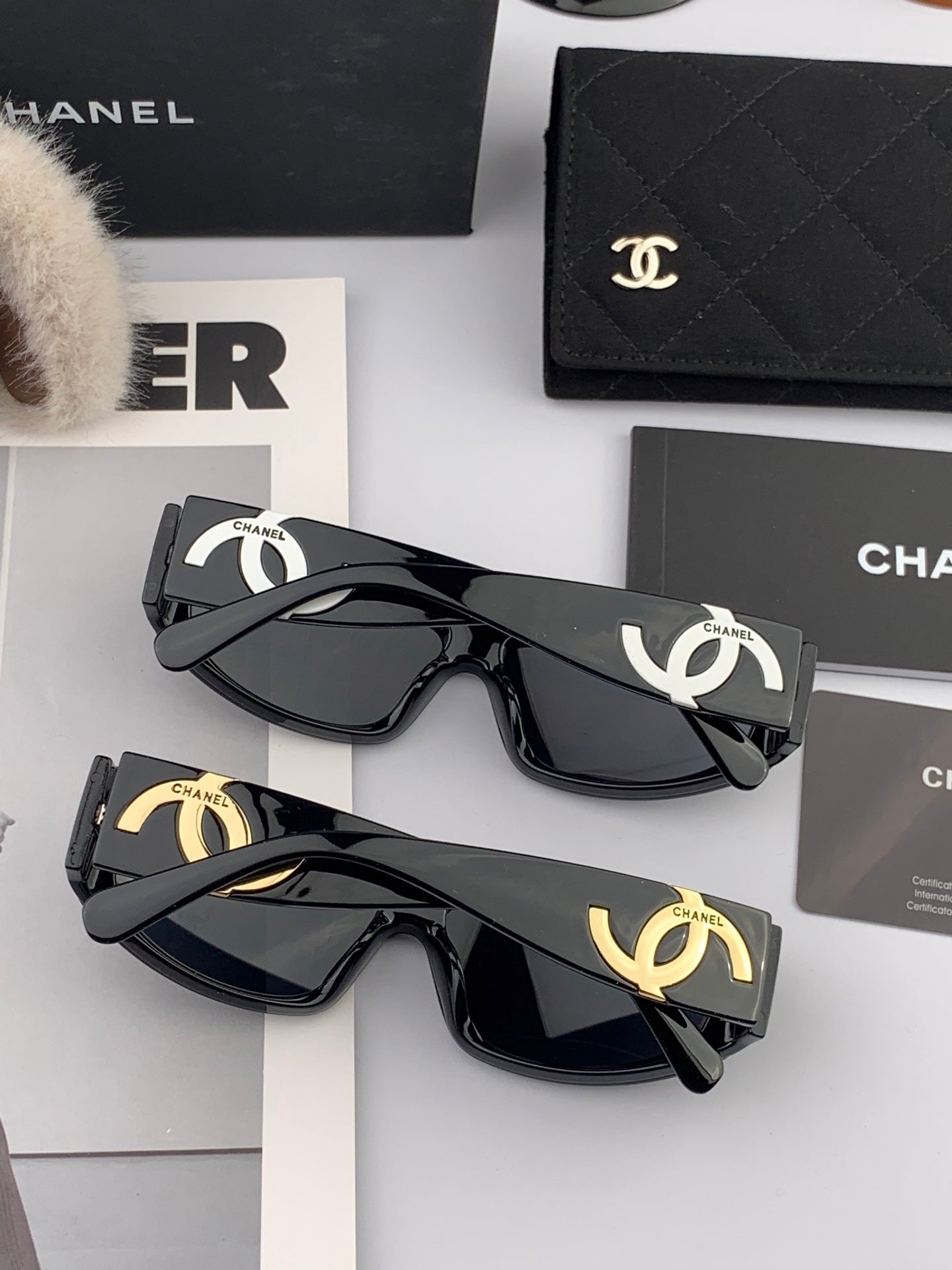 RECTANGULAR SUNGLASSES CH2507 IN ACETATE - Gold Logo