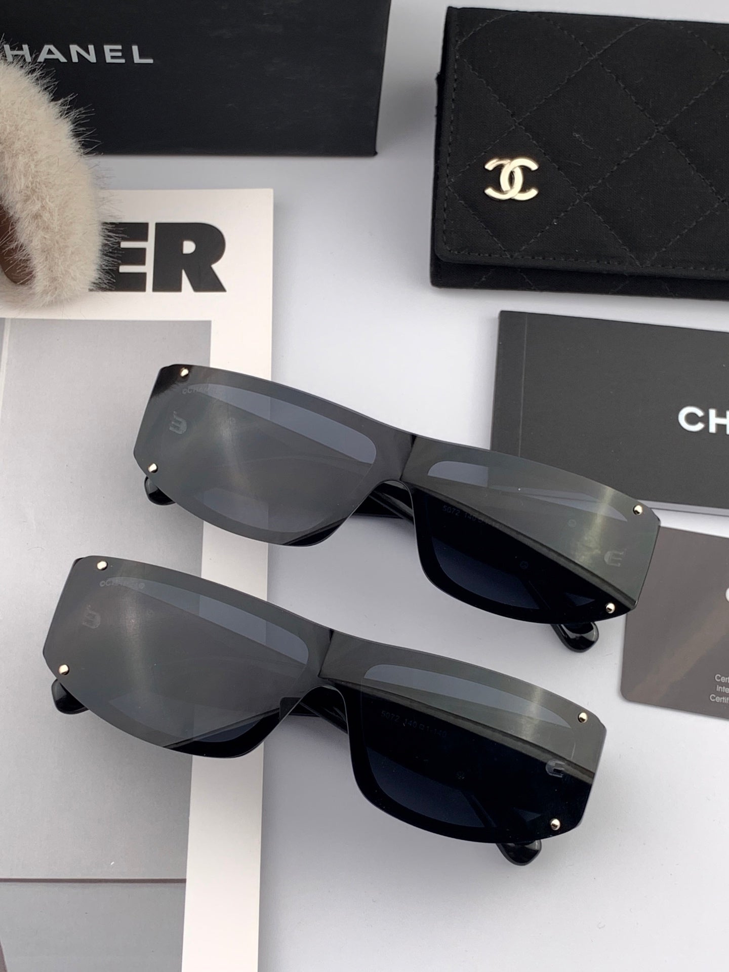 RECTANGULAR SUNGLASSES CH2507 IN ACETATE - Gold Logo