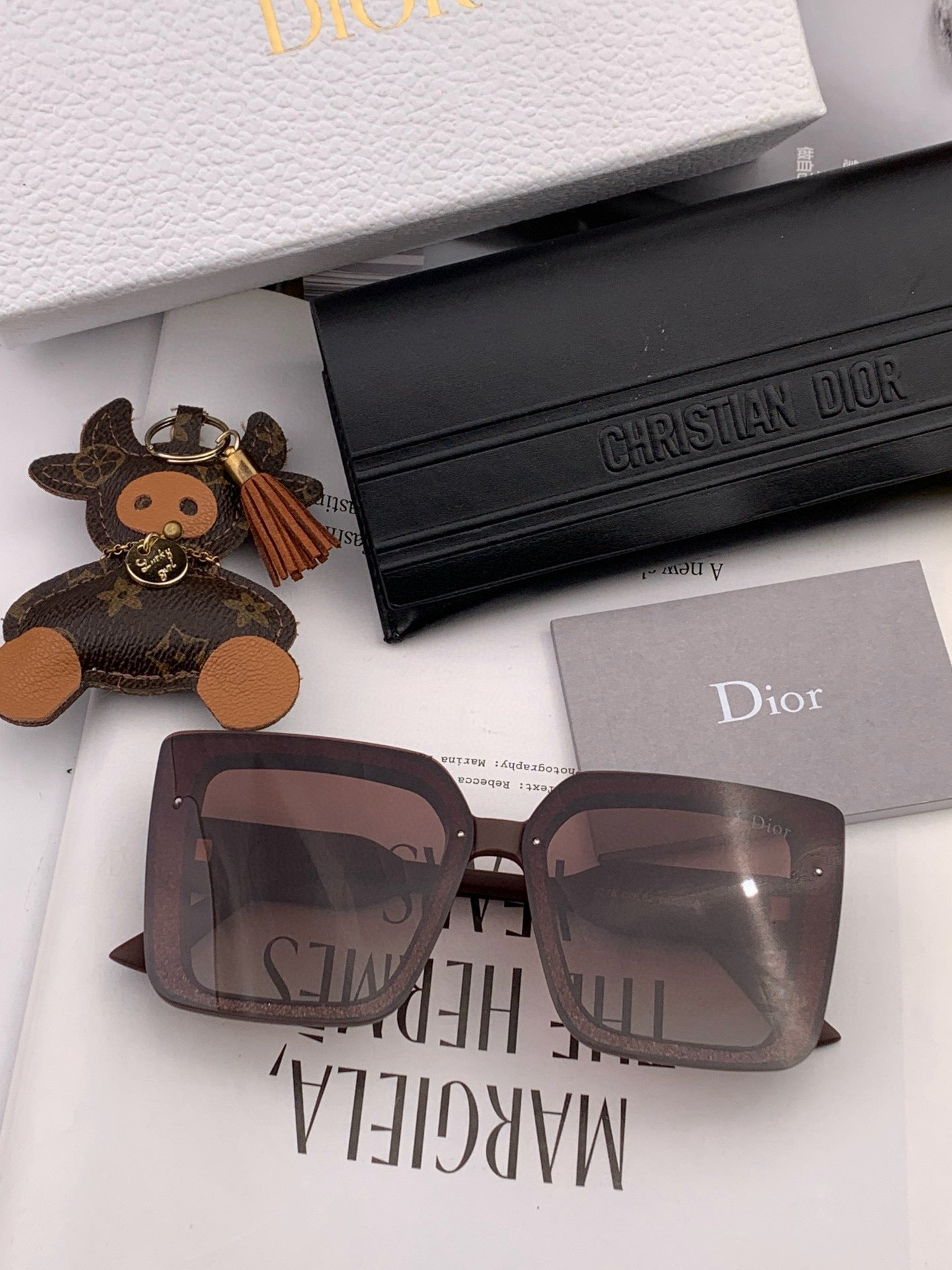 MONTAIGNE SQUARE SUNGLASS D6227 IN ACETATE - Beige
