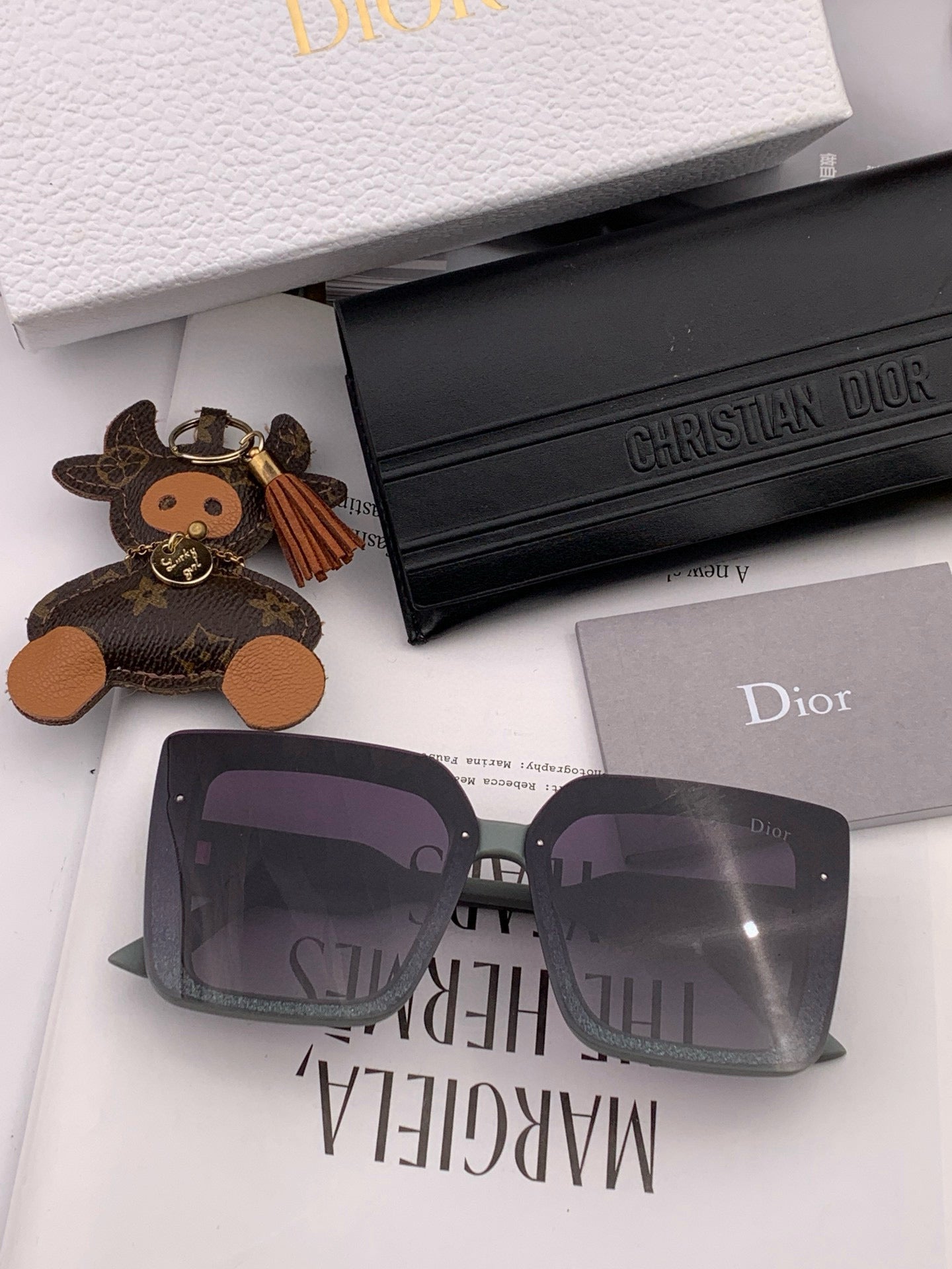 MONTAIGNE SQUARE SUNGLASS D6227 IN ACETATE - Beige