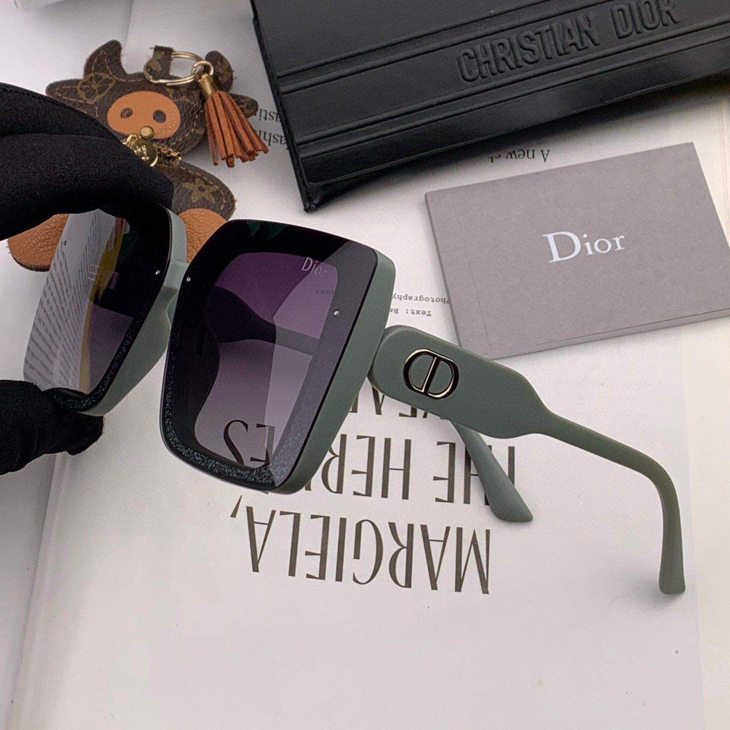 MONTAIGNE SQUARE SUNGLASS D6227 IN ACETATE - Beige