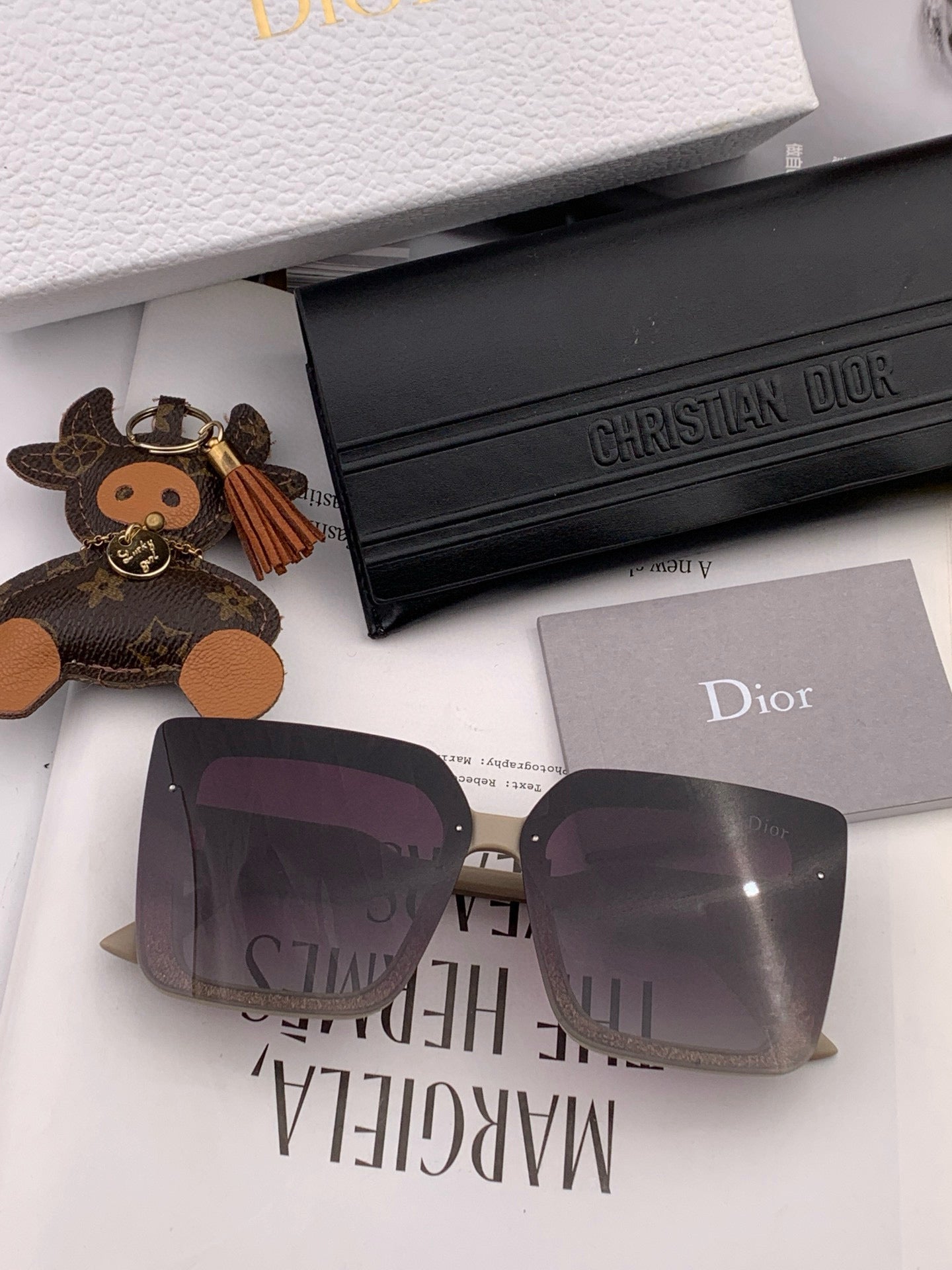 MONTAIGNE SQUARE SUNGLASS D6227 IN ACETATE - Beige