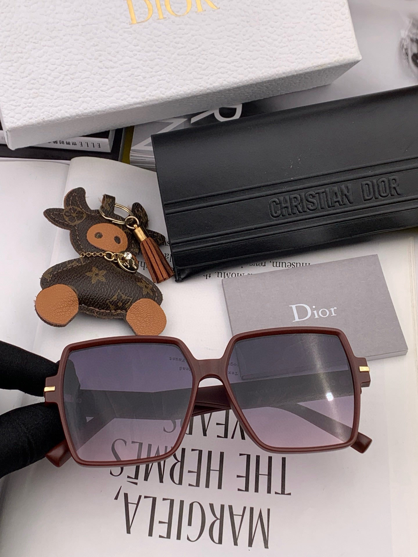 MONTAIGNE SQUARE SUNGLASS CD4780 IN ACETATE - Beige