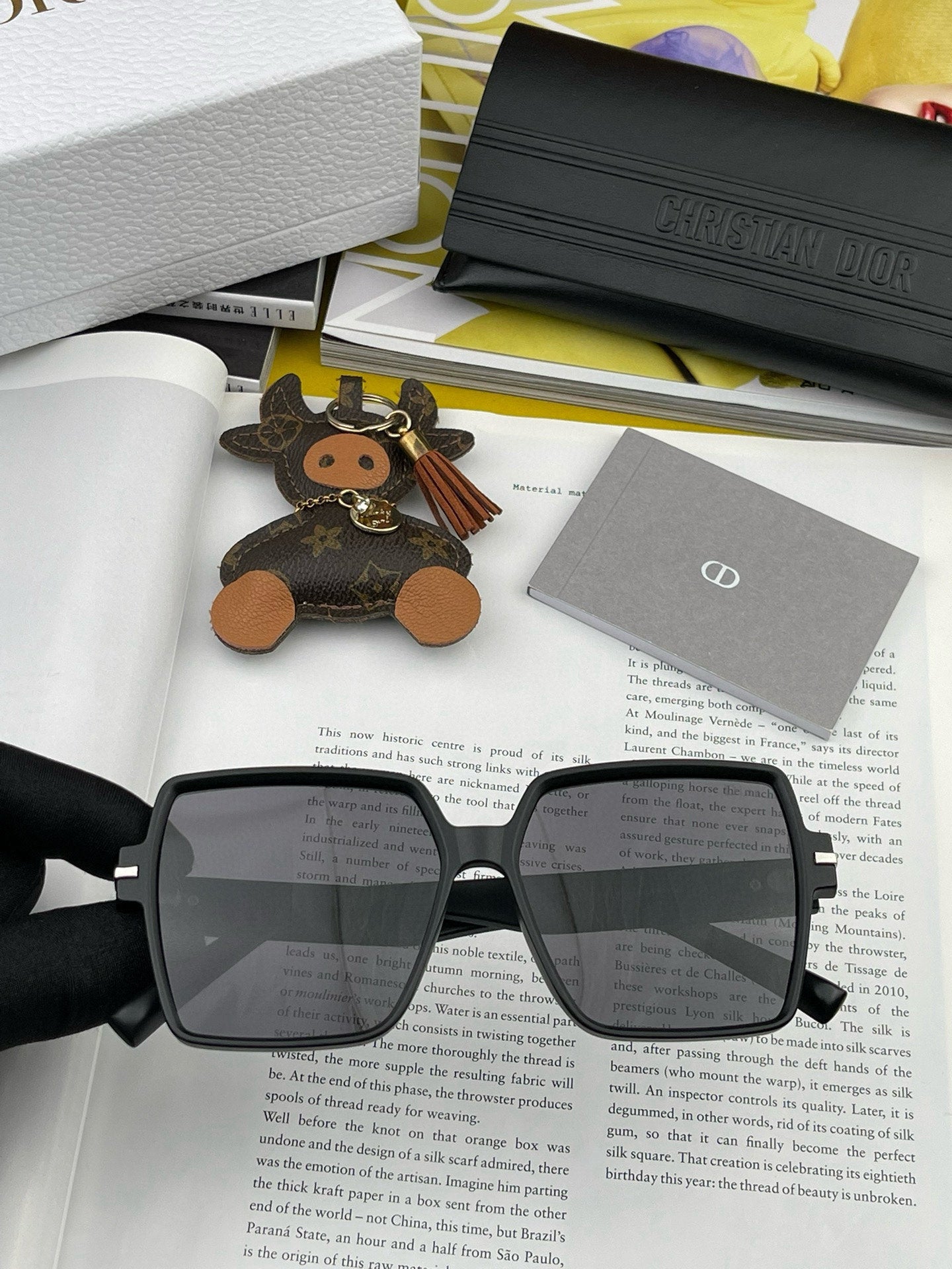 MONTAIGNE SQUARE SUNGLASS CD4780 IN ACETATE - Beige