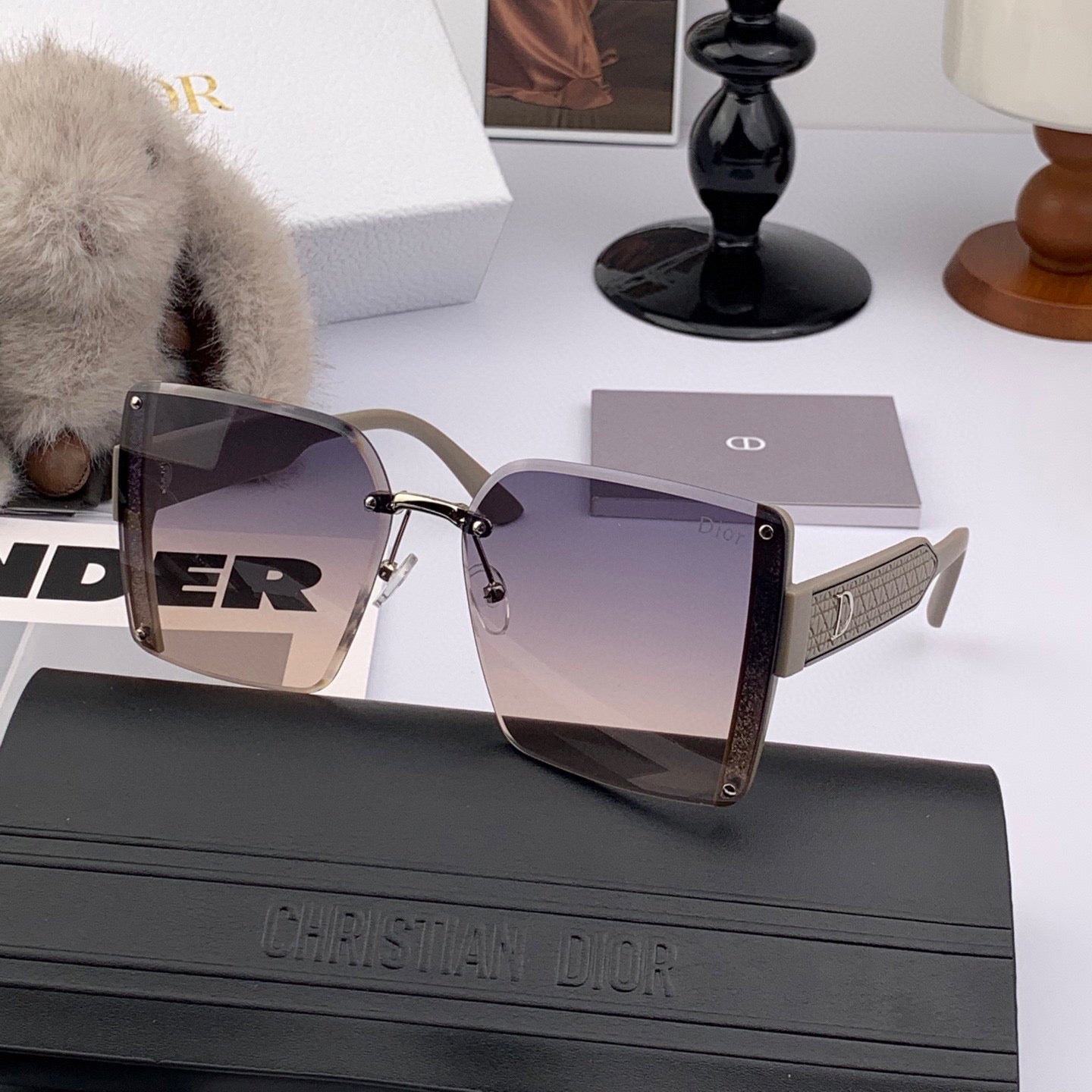 MONTAIGNE SQUARE SUNGLASS CD1677 IN ACETATE - Beige