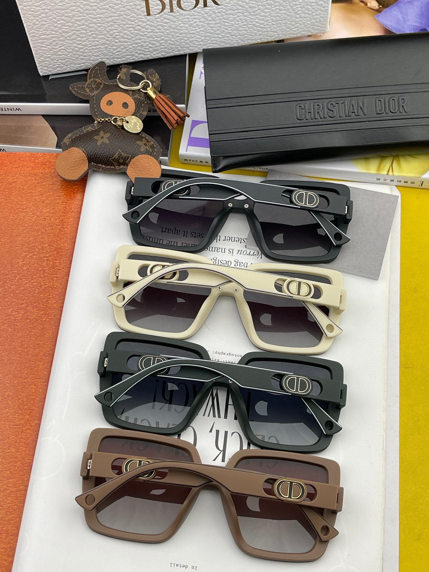 MONTAIGNE SQUARE SUNGLASS CD7129 IN ACETATE - White