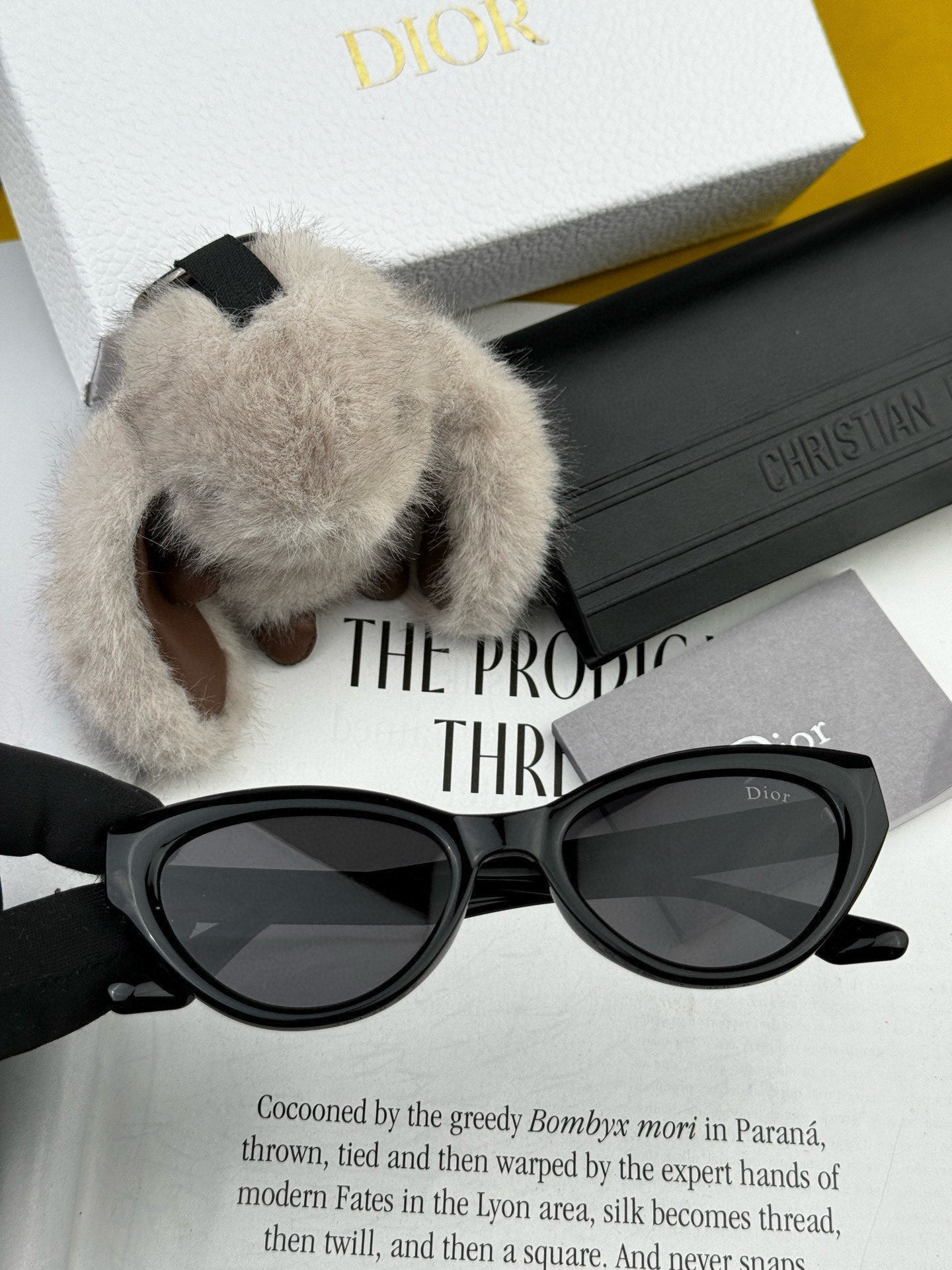 CAT EYE SUNGLASS D4109 IN ACETATE - White