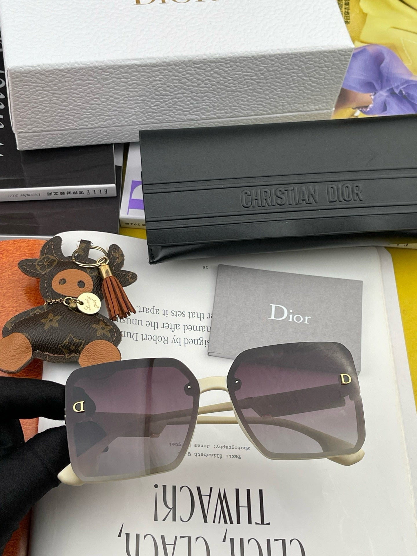 MONTAIGNE SUNGLASS CD2682 IN ACETATE - Ivory