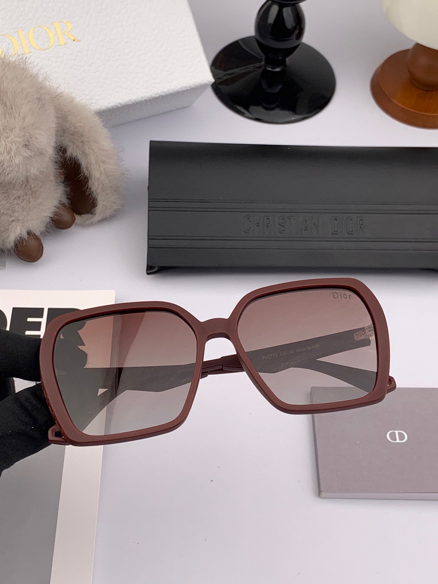MONTAIGNE SUNGLASS D7732 IN BROWN ACETATE - Small