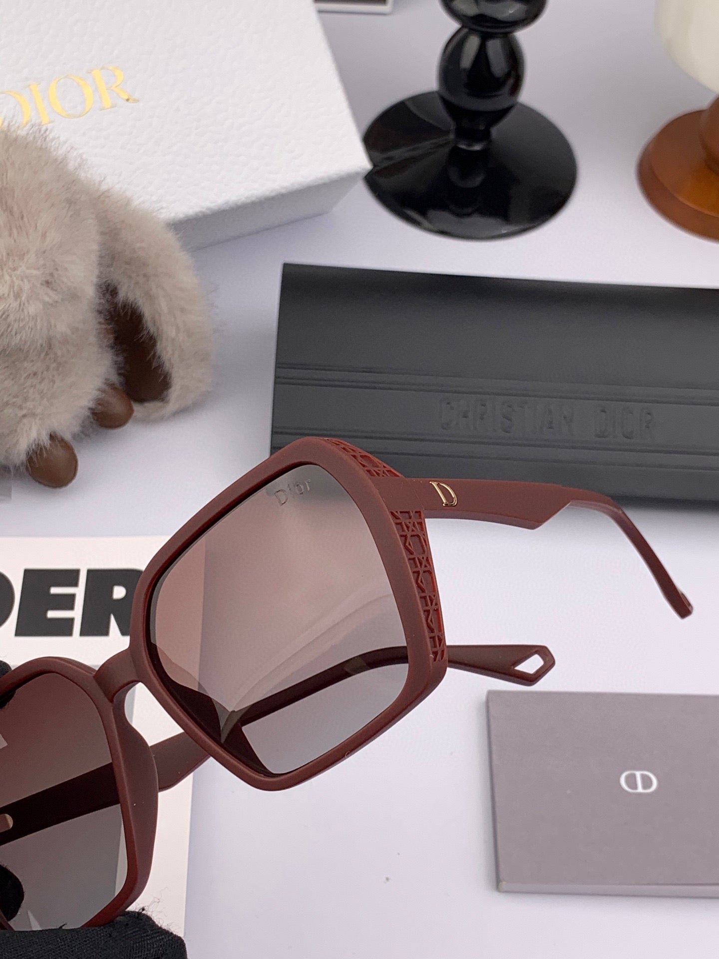 MONTAIGNE SUNGLASS D7732 IN BROWN ACETATE - Small