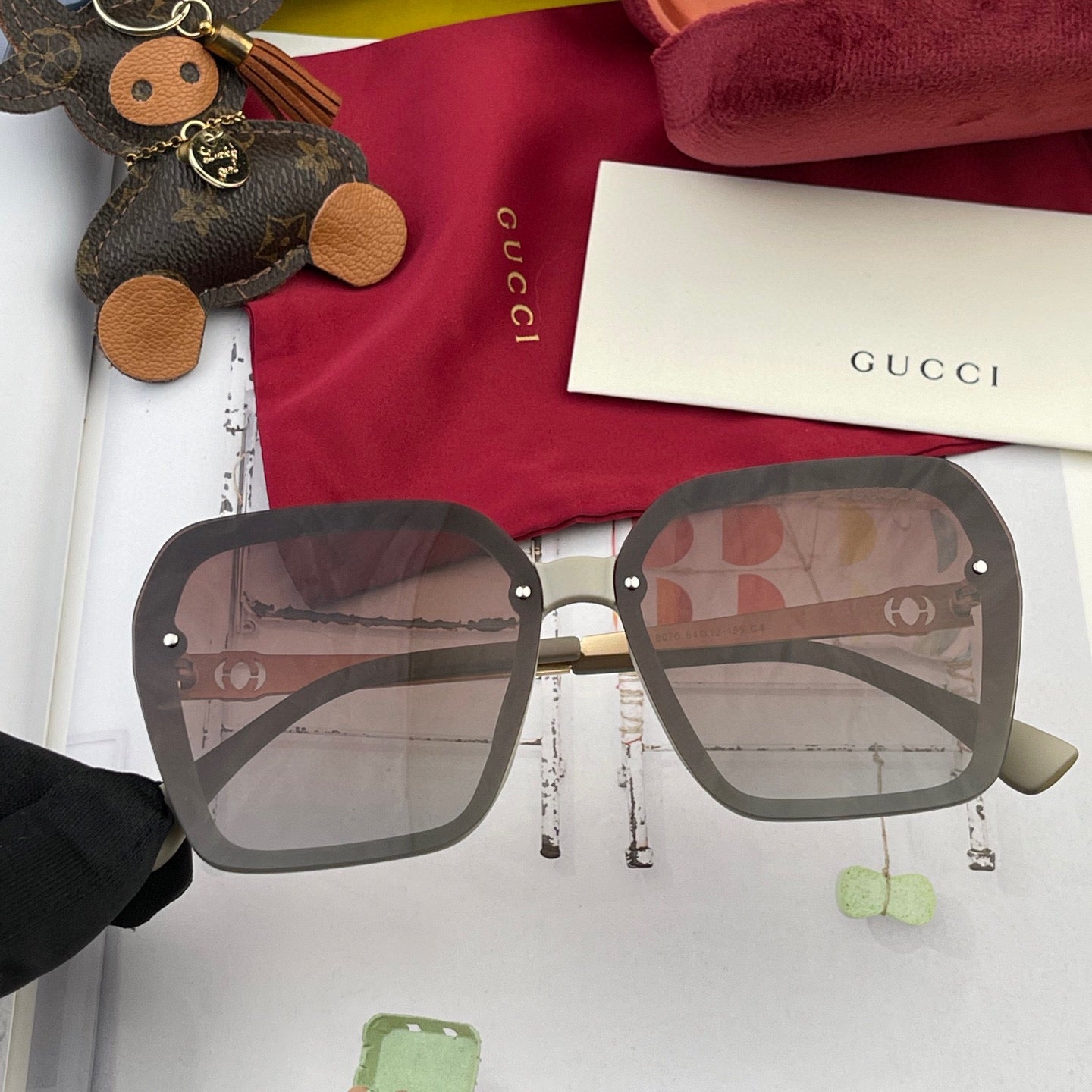 BORDERED SQUARE FRAME SUNGLASSES G0607 IN ACETATE - Black
