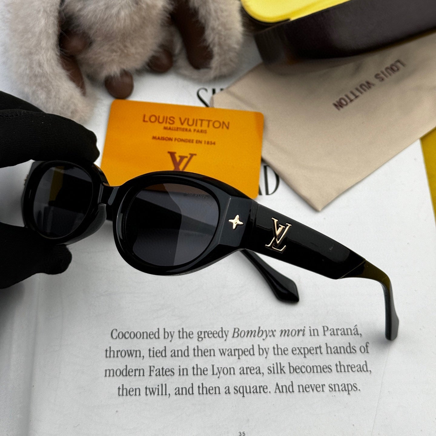 CAT EYE SUNGLASSES L1335 IN BLACK ACETATE - Small