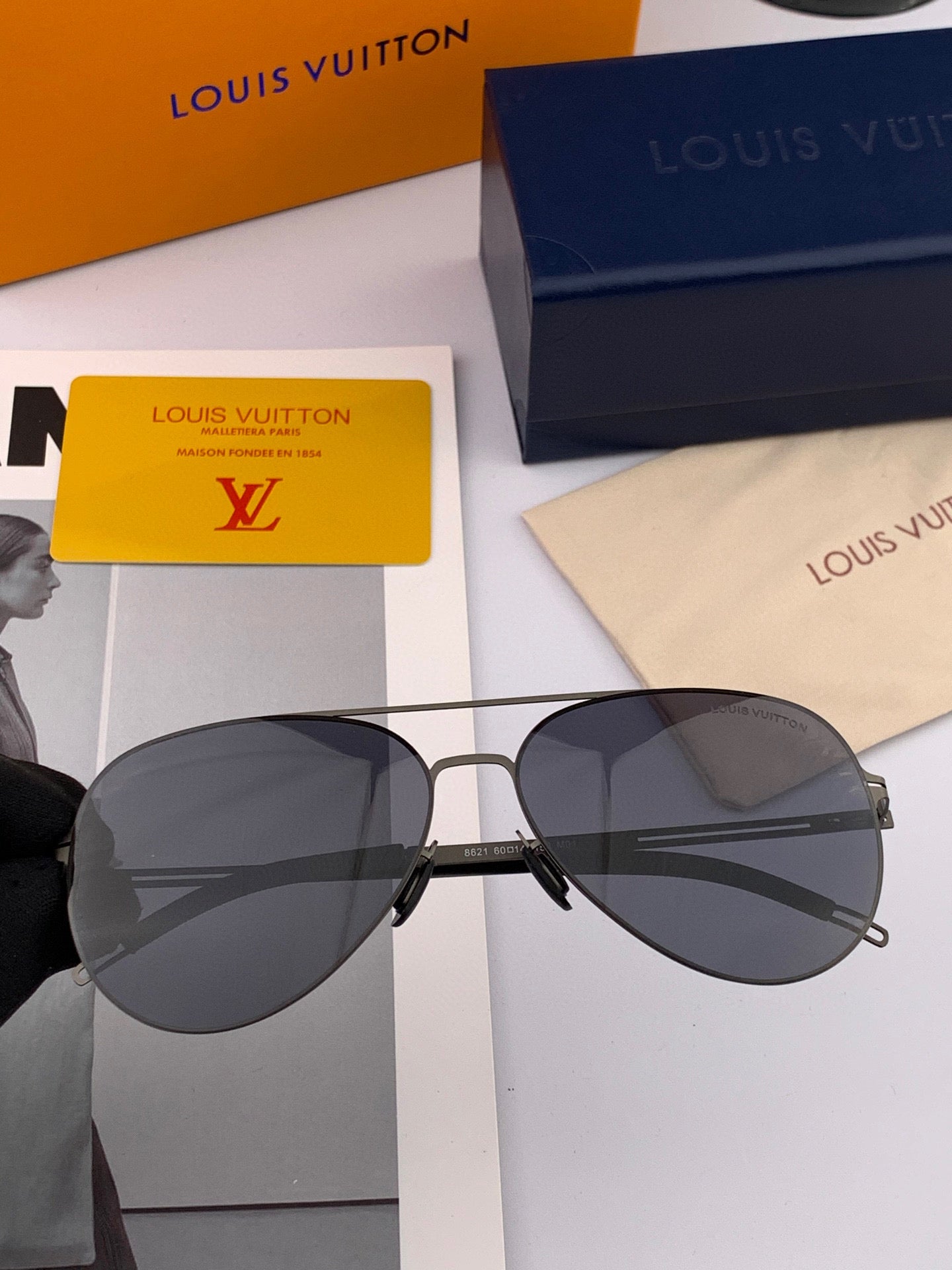 PILOT SUNGLASSES L1862 IN METAL - Black