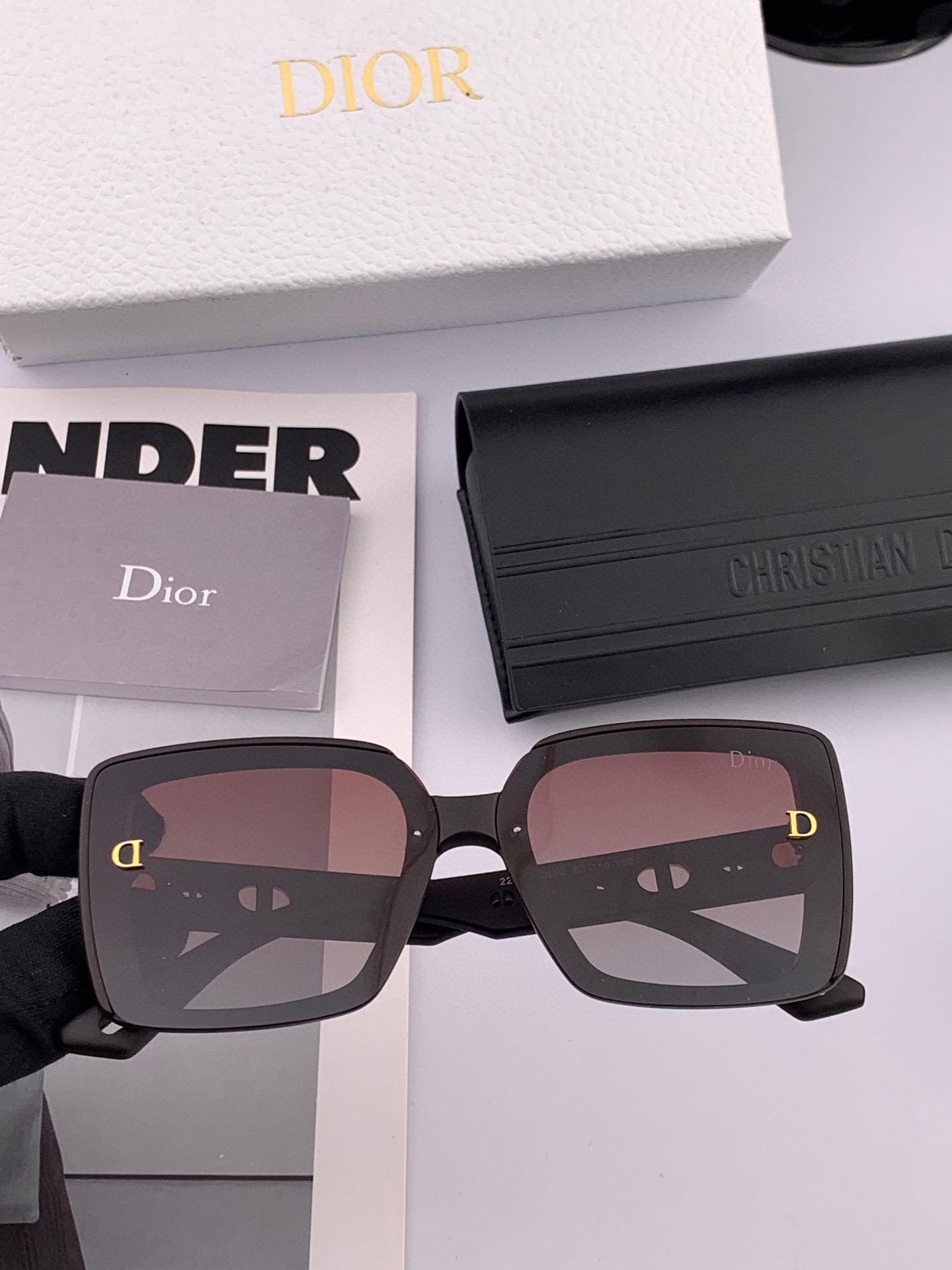 MONTAIGNE SUNGLASS CD1228 IN ACETATE EMBOSSED LOGO - Black