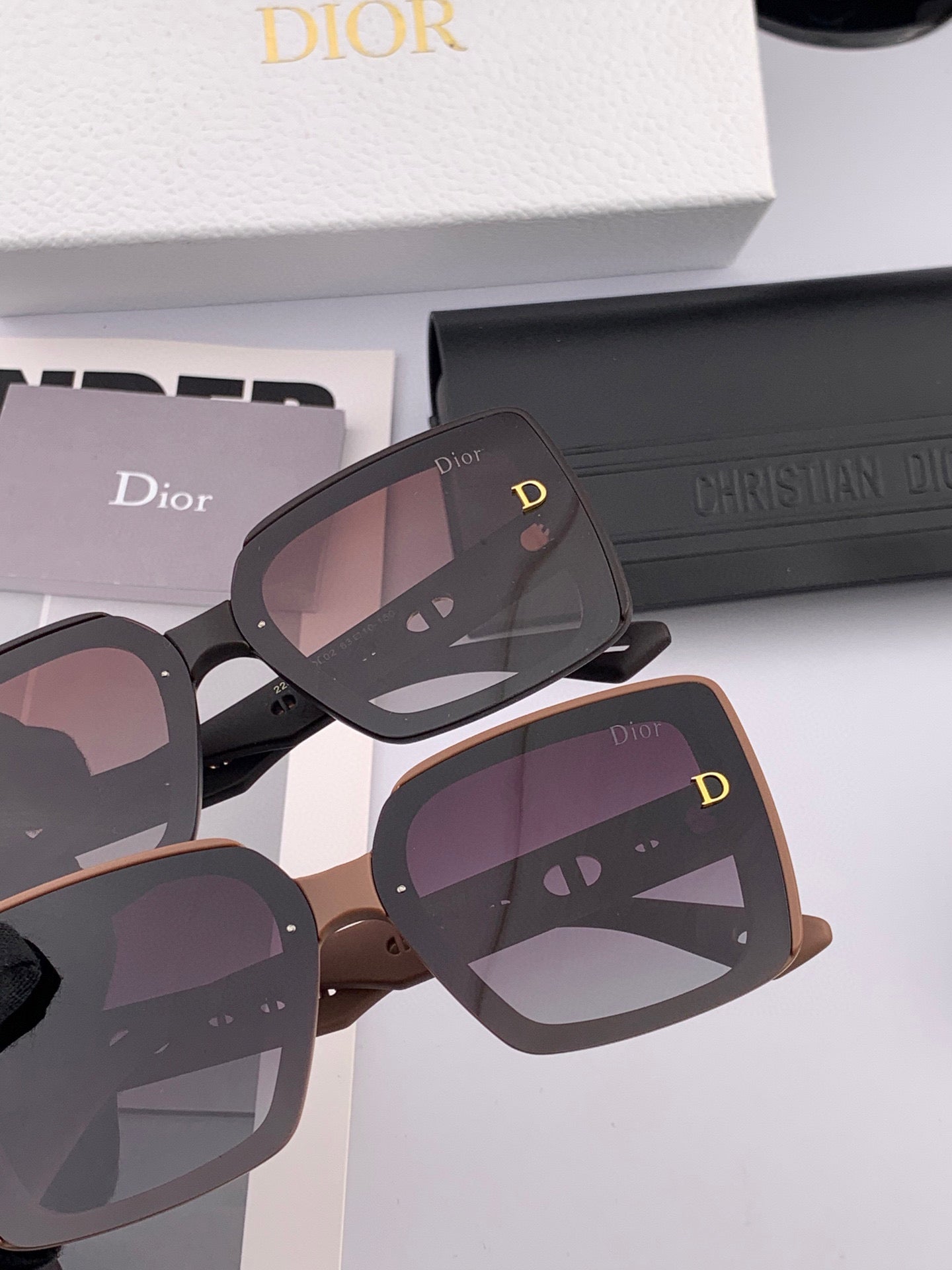 MONTAIGNE SUNGLASS CD1228 IN ACETATE EMBOSSED LOGO - Black