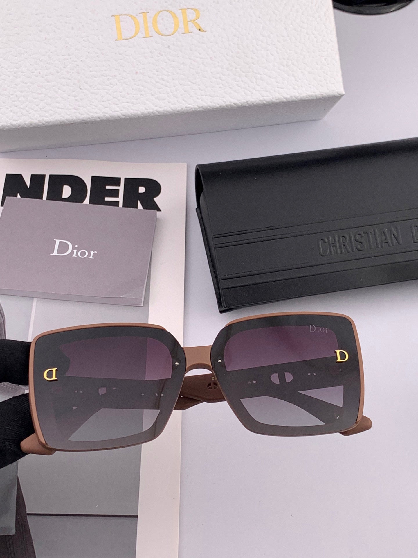 MONTAIGNE SUNGLASS CD1228 IN ACETATE EMBOSSED LOGO - Black