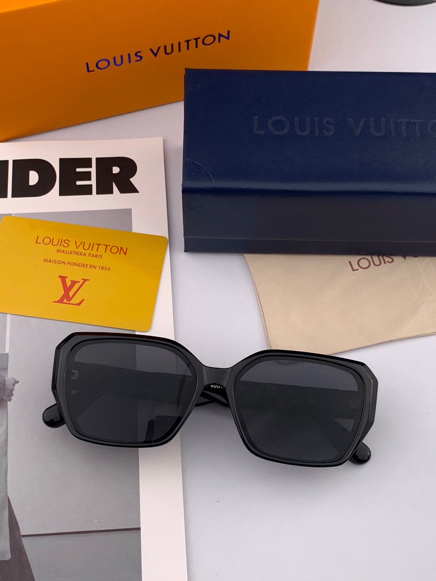 SQUARE SUNGLASSES L7132 IN ACETATE - Black