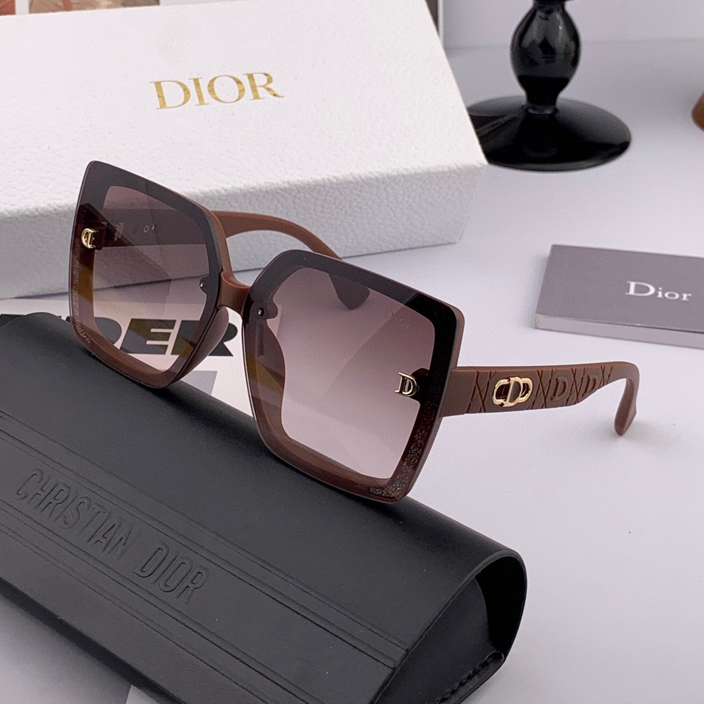 MONTAIGNE SUNGLASS D2302 IN ACETATE EMBOSSED LOGO - Black