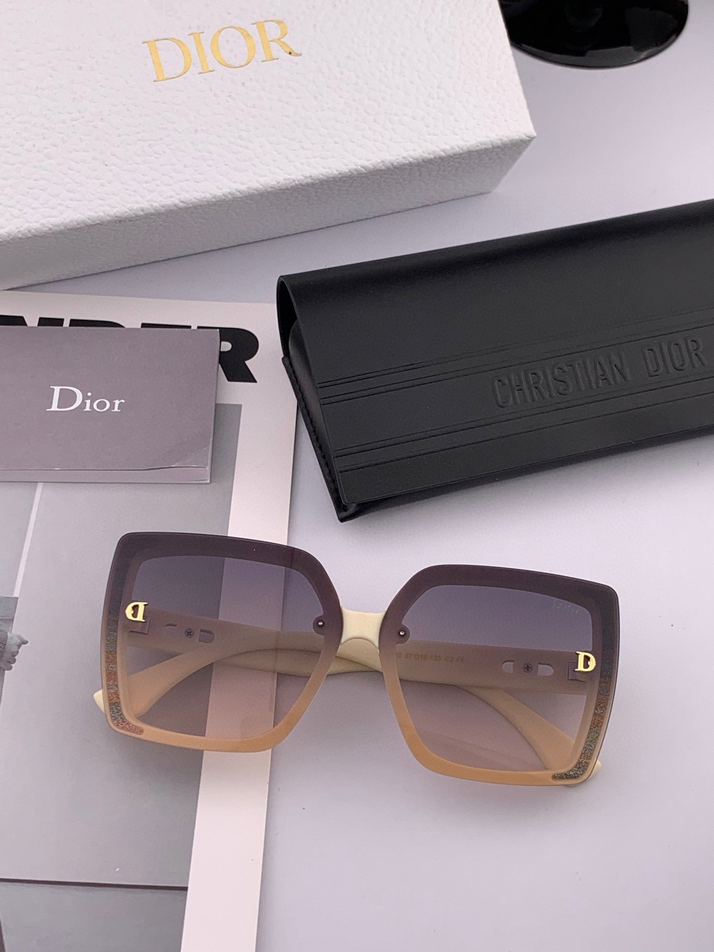 MONTAIGNE SUNGLASS D2302 IN ACETATE EMBOSSED LOGO - Black